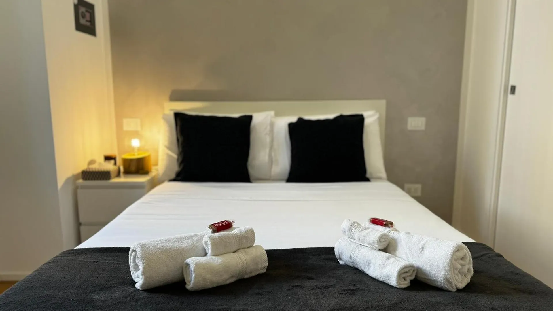 Regina Milano In Porta Lodovica - Wifi E Breakfast Box location