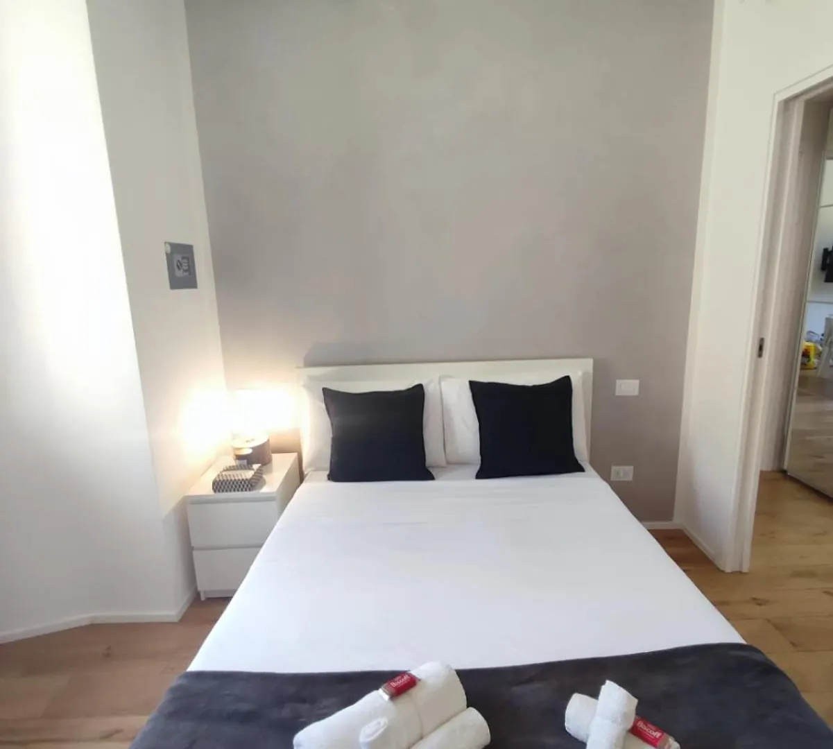 Regina Milano In Porta Lodovica - Wifi E Breakfast Box 아파트  밀라노