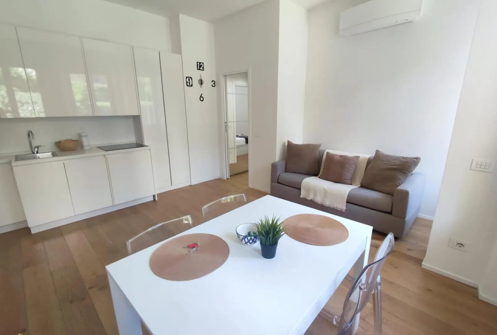 Regina Milano In Porta Lodovica - Wifi E Breakfast Box 아파트